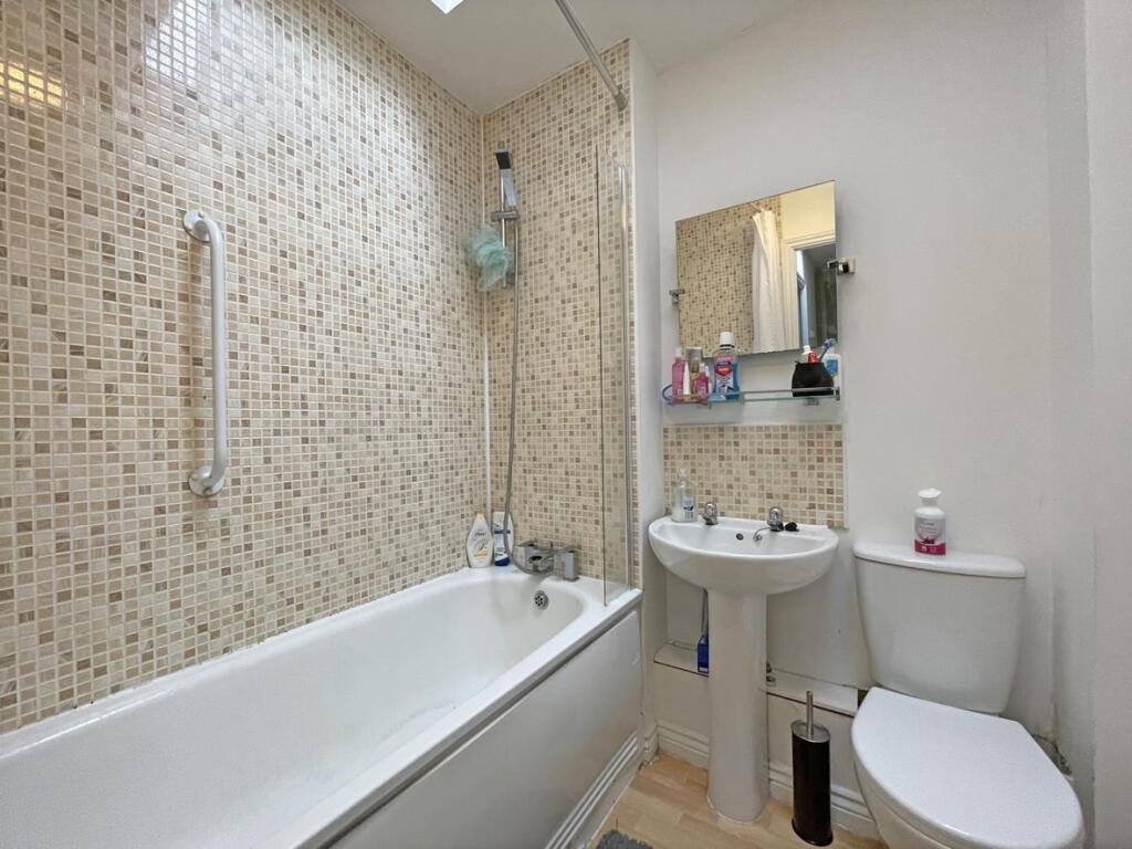 Whitehaven Way 9 - Bathroom...jpg