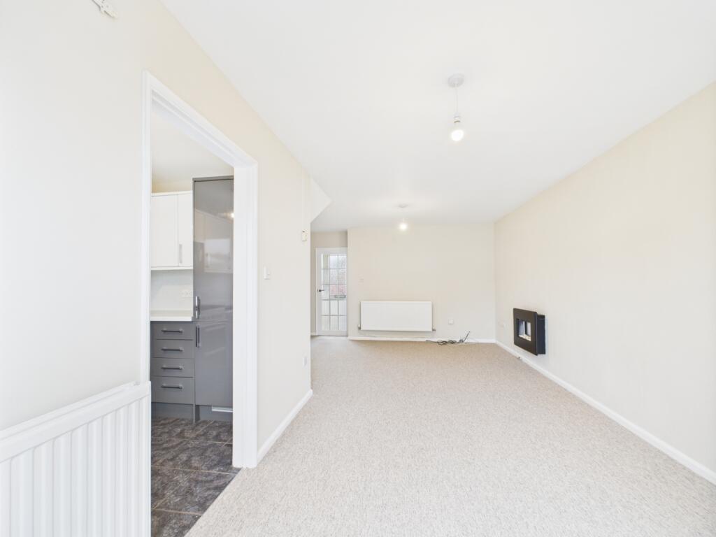 CAM01740G0-PR0425-STILL014