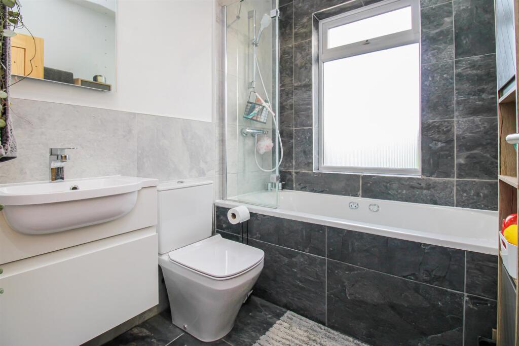 BATHROOM/W.C.