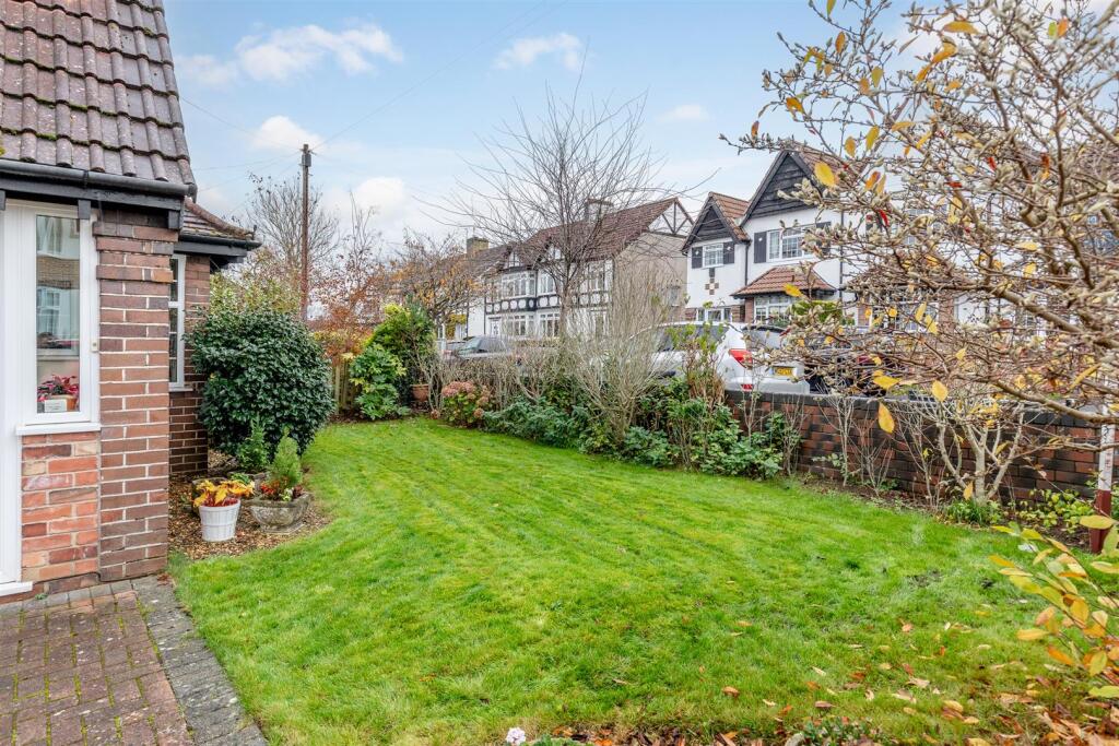 Wellington Walk, Westbury on Trym Side Garden.jpg