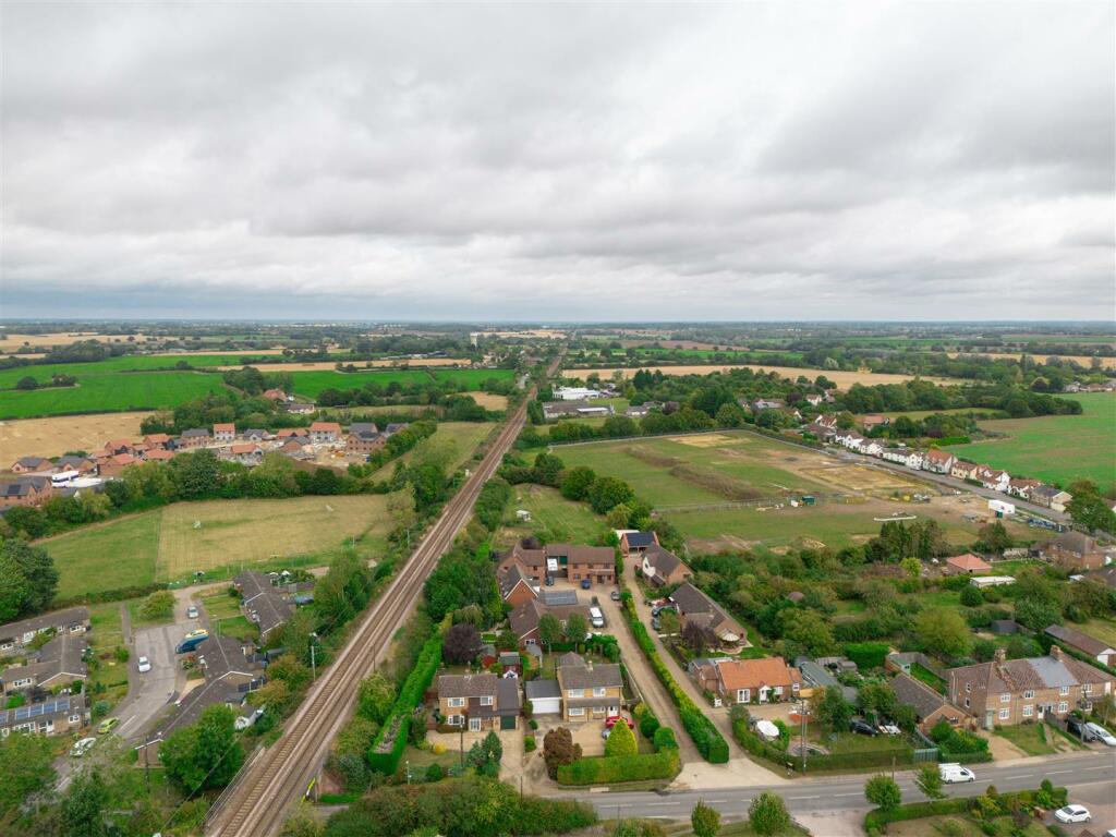 20240910113242 - DJI_0344 - 4 Pineview Bacton IP14