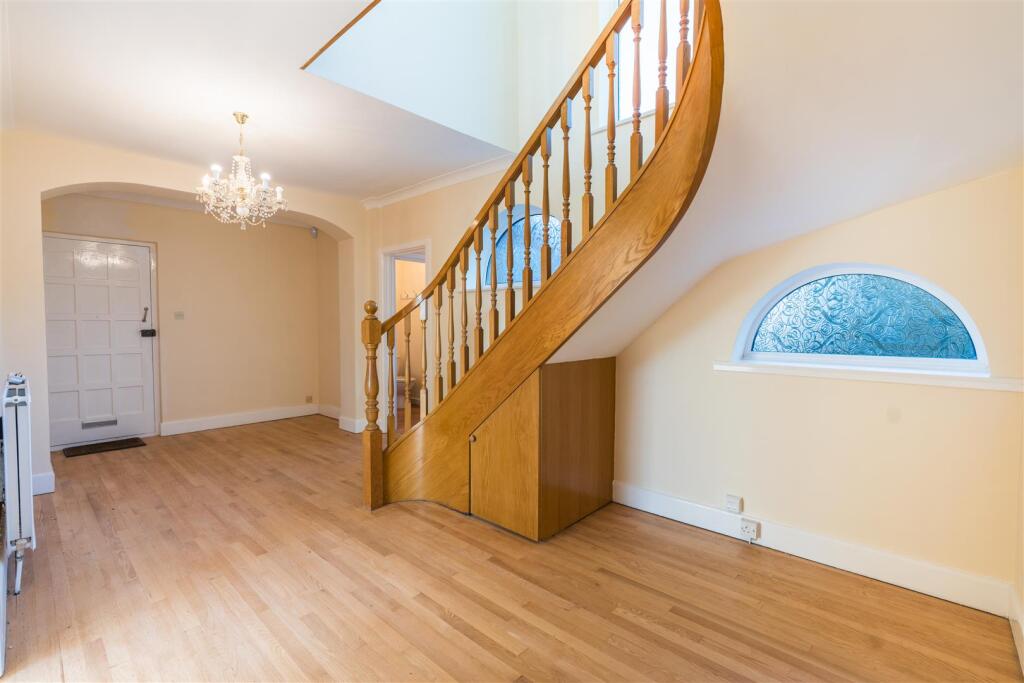 Pavings, Roundham Gardens, Paignton - Photograph 3