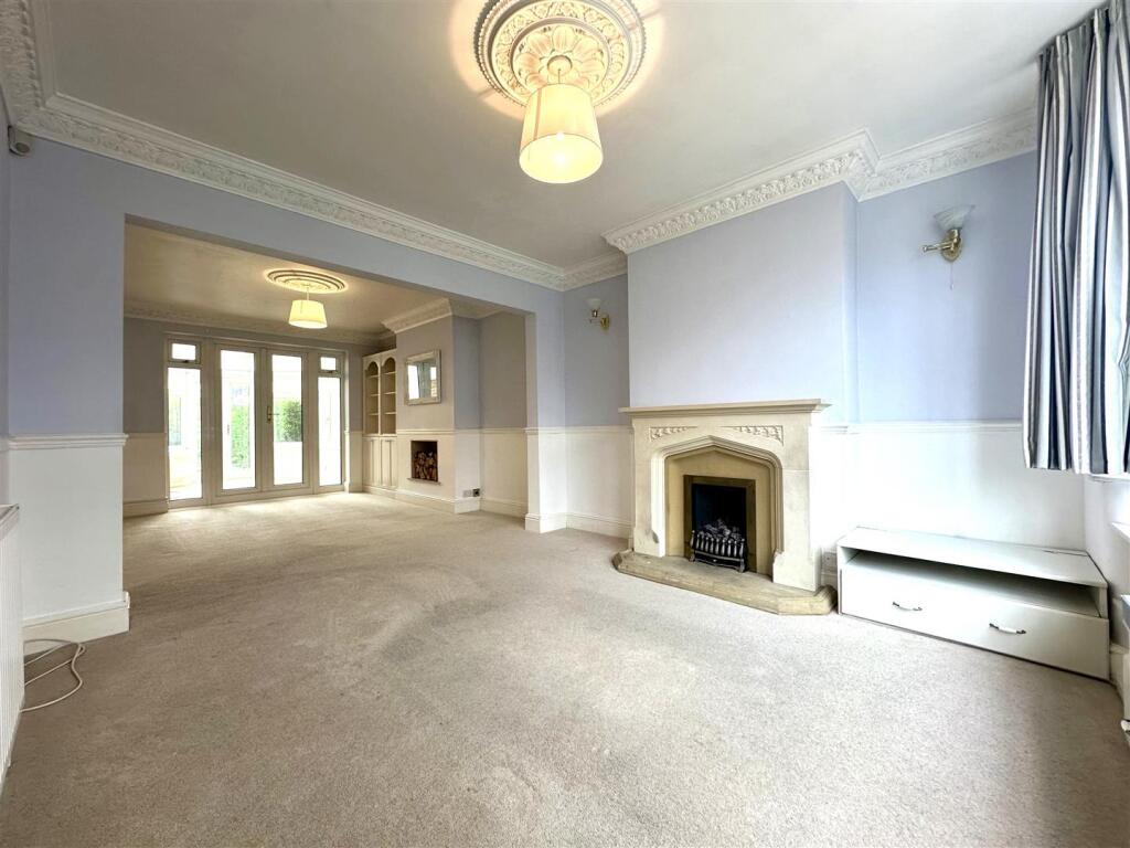 Dining / Living Room