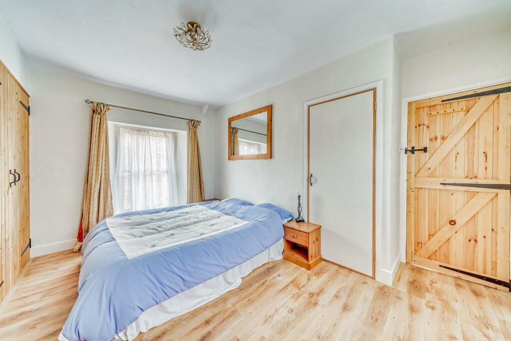 4 HORSECASTLE CLOSE - PHOTOCB X MT 25.jpg