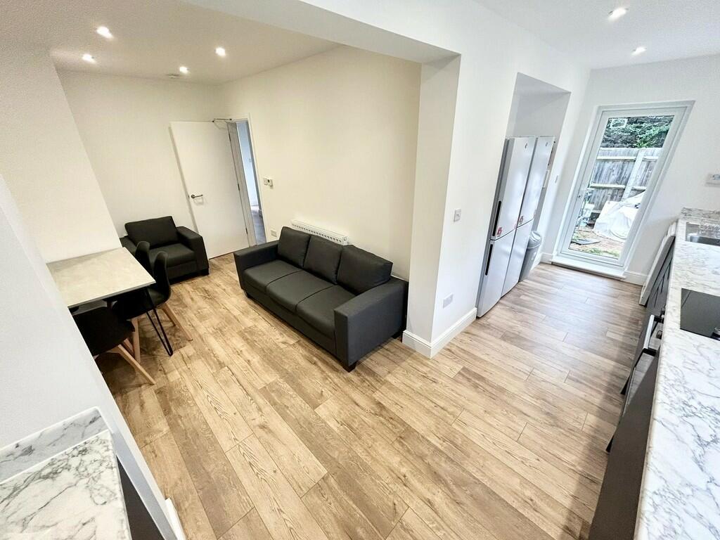 original-EF32C5C1...