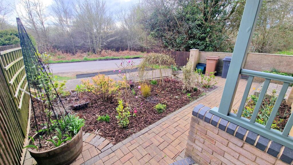 FRONT GARDEN.jpg