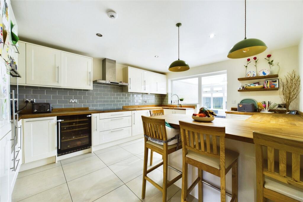 Kitchen/ Breakfast
