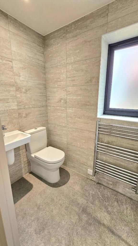 12 Magnum Plum Way en suite.jpg