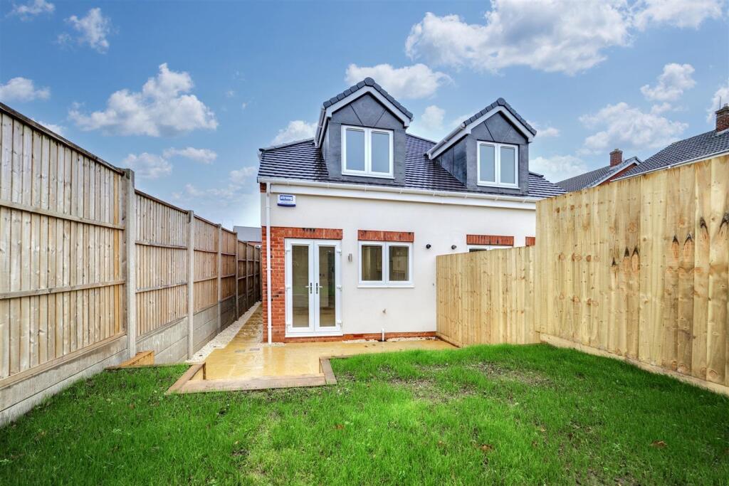 Rear external - Plot 8.jpg