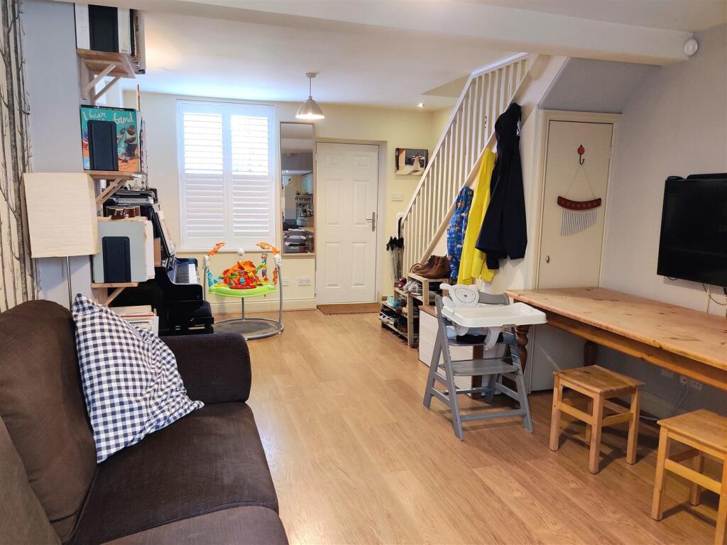 Entrance Hall/Sitting Room