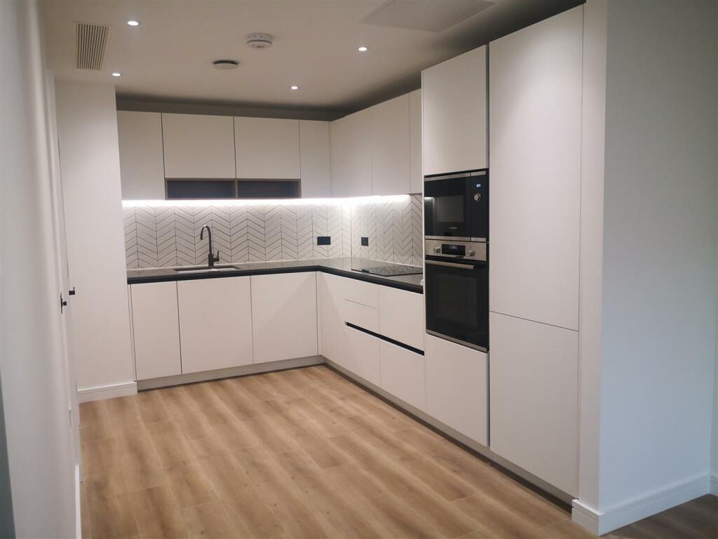 Kitchen2.jpg