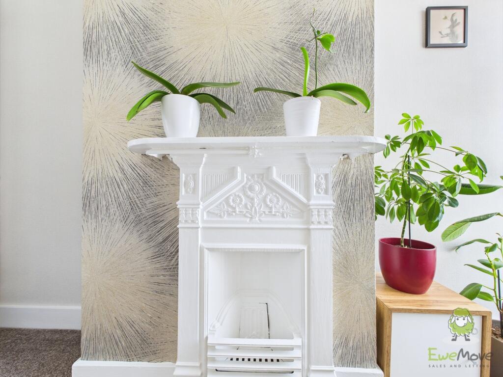 CAM01543G0-PR0136-STILL036