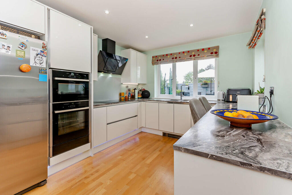 8650540-interior1...