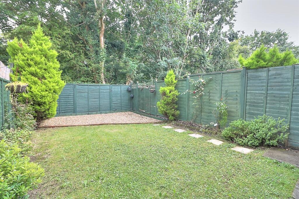 Conway Close 21 Rear Gdn 2.jpg