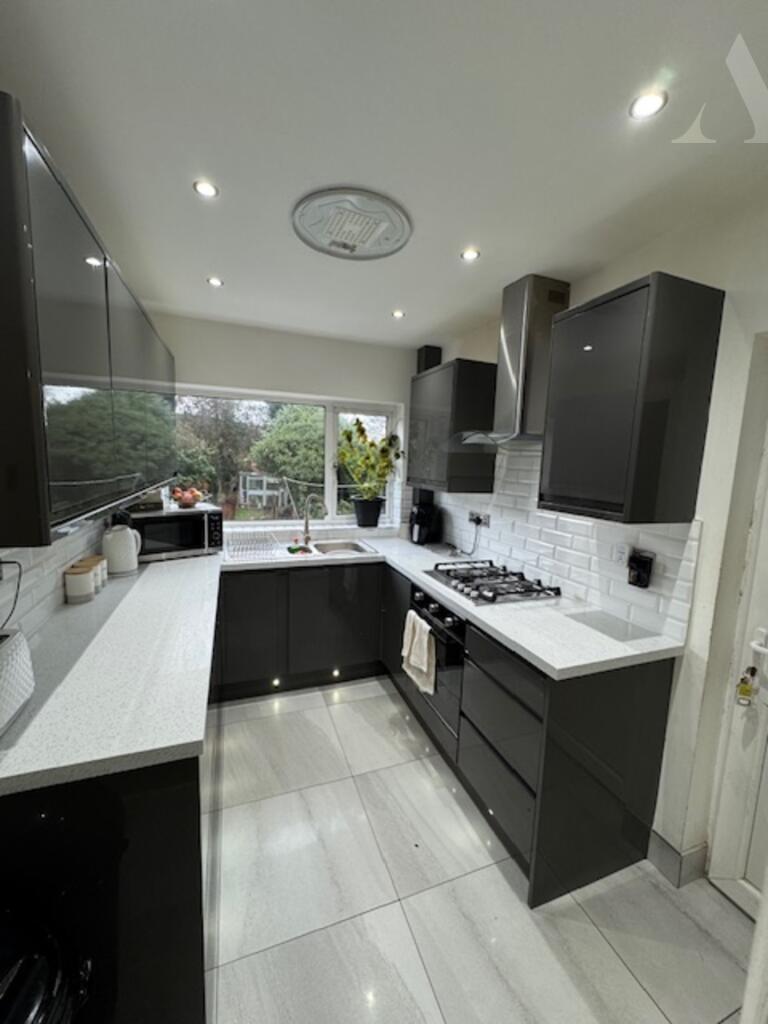 73 Twycross Grove kitchen