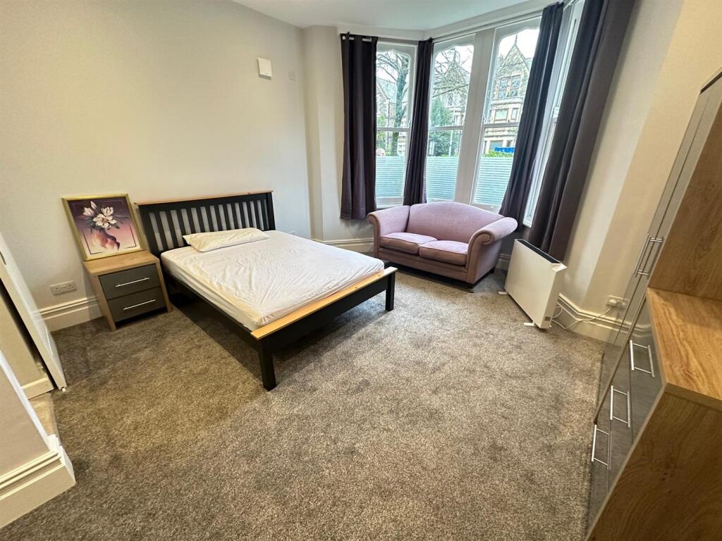 Bedroom 1.jpg