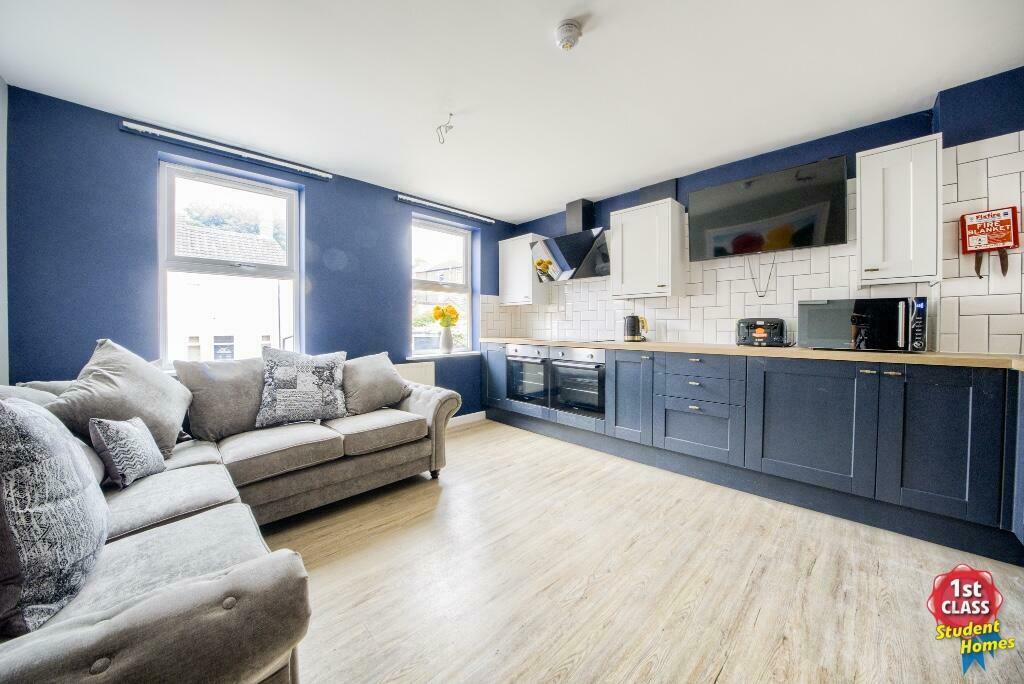 Kitchen/ LR