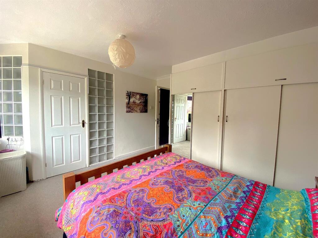 2 Ward Way - Bed4.jpg