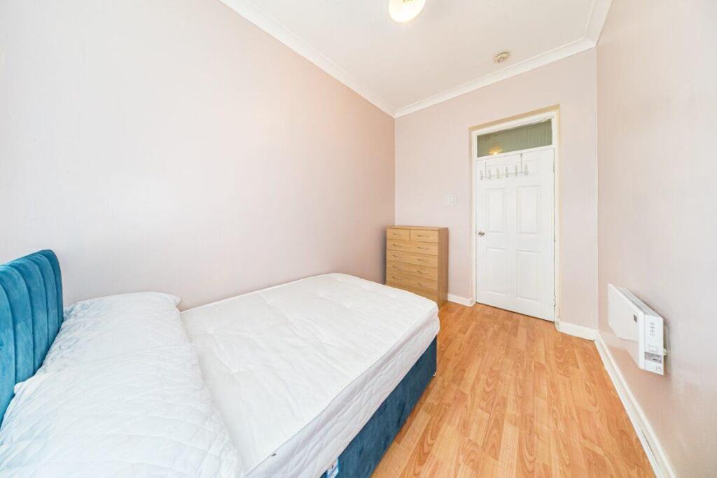 11 vale lodge bedroom 2.jpg