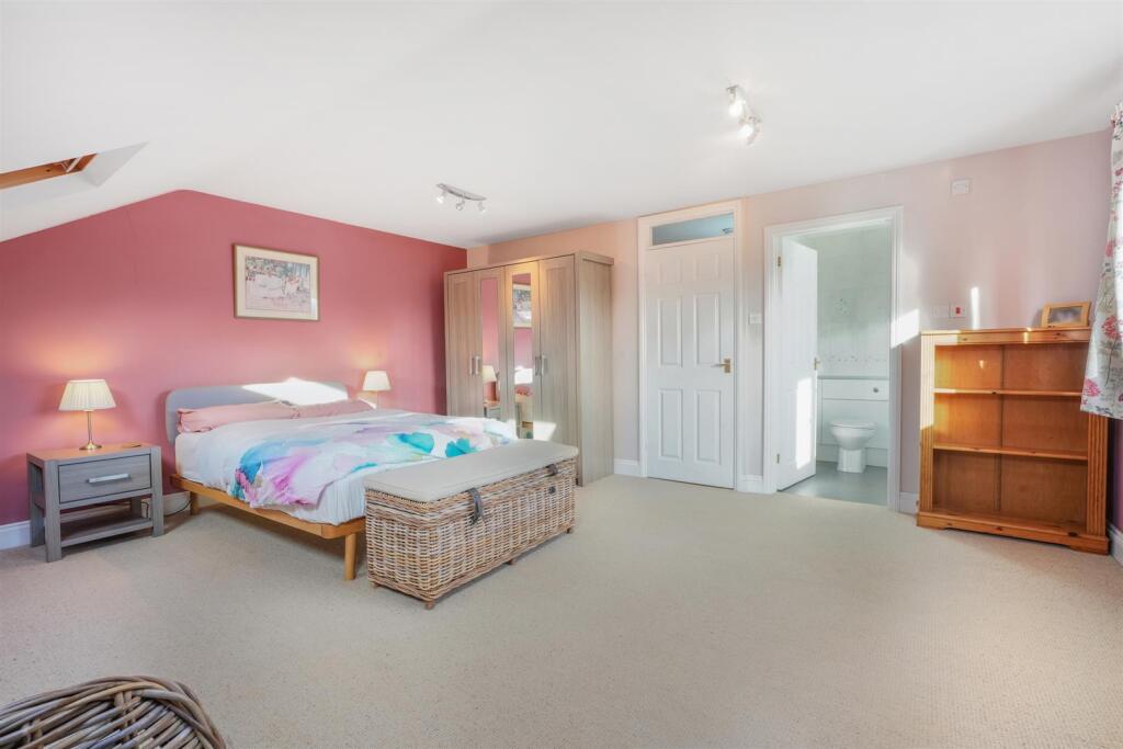 6 Bugbrooke Road, Gayton (13).jpg