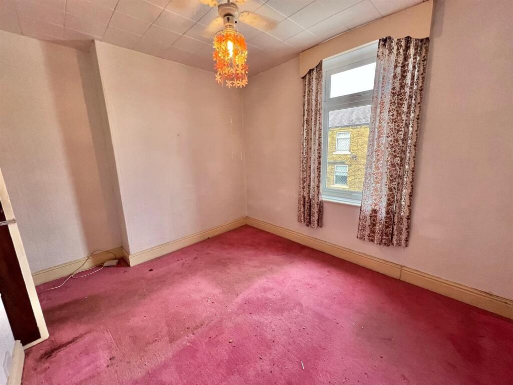 Bramleys Estate Agents - Wellington Street - Lindl