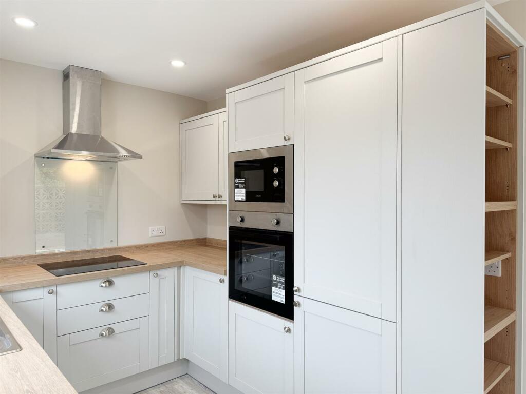 6A Staion Rd Desborough-42.jpg