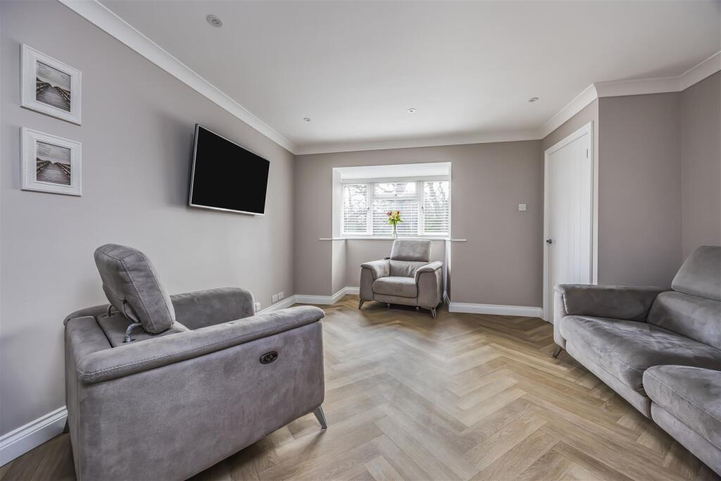 88 James Copse Road, Horndean-PorticoMarketing-Sol