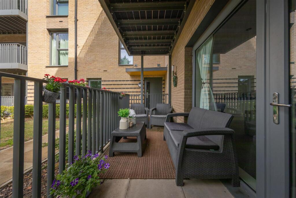 Merriam Close, E4