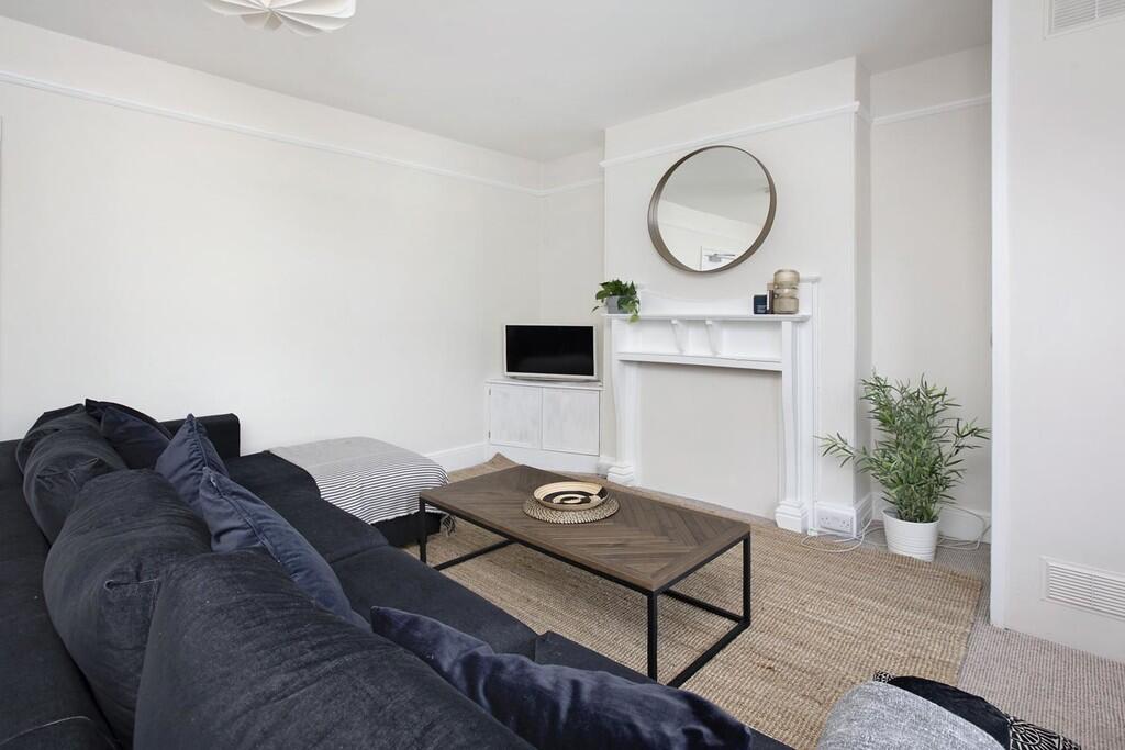 14Archibold202208...