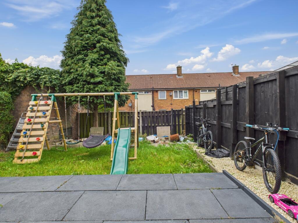 CAM03729G0-PR0158-STILL048