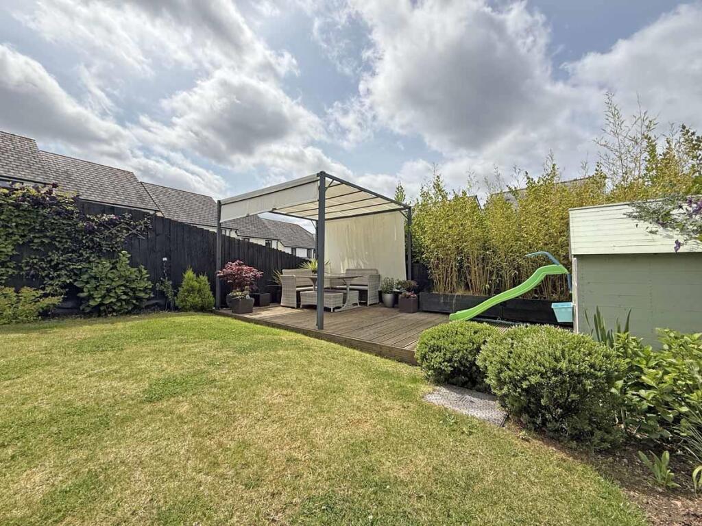 Ivy Drive 27 - Garden 4.jpg