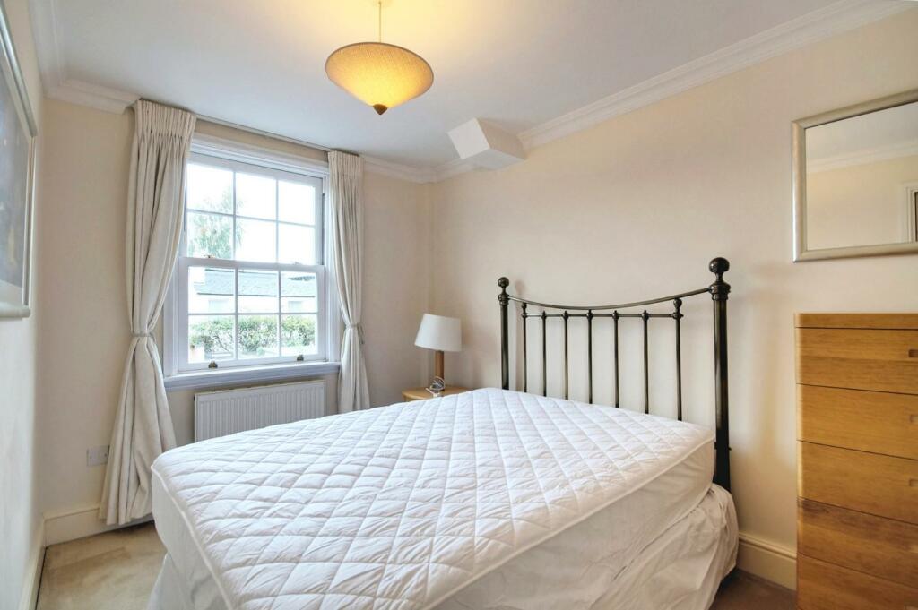 Bed 1.jpg