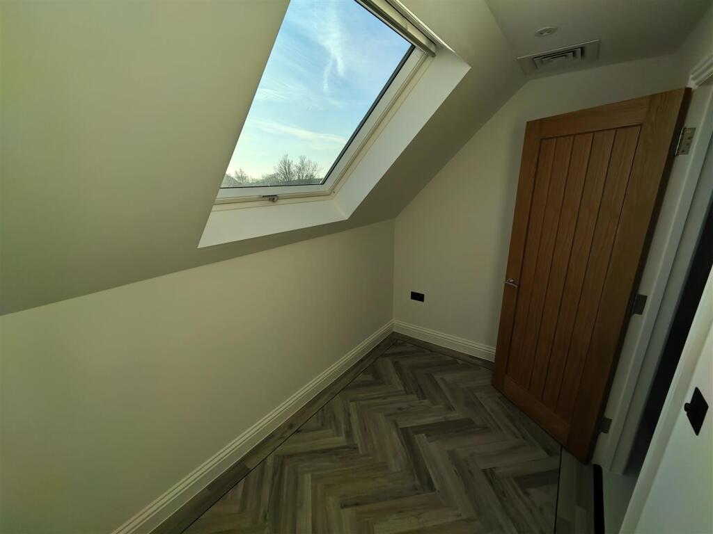Goldstone Crescent 7  (25).jpg