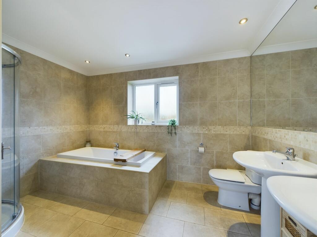 Bed 1 En-suite