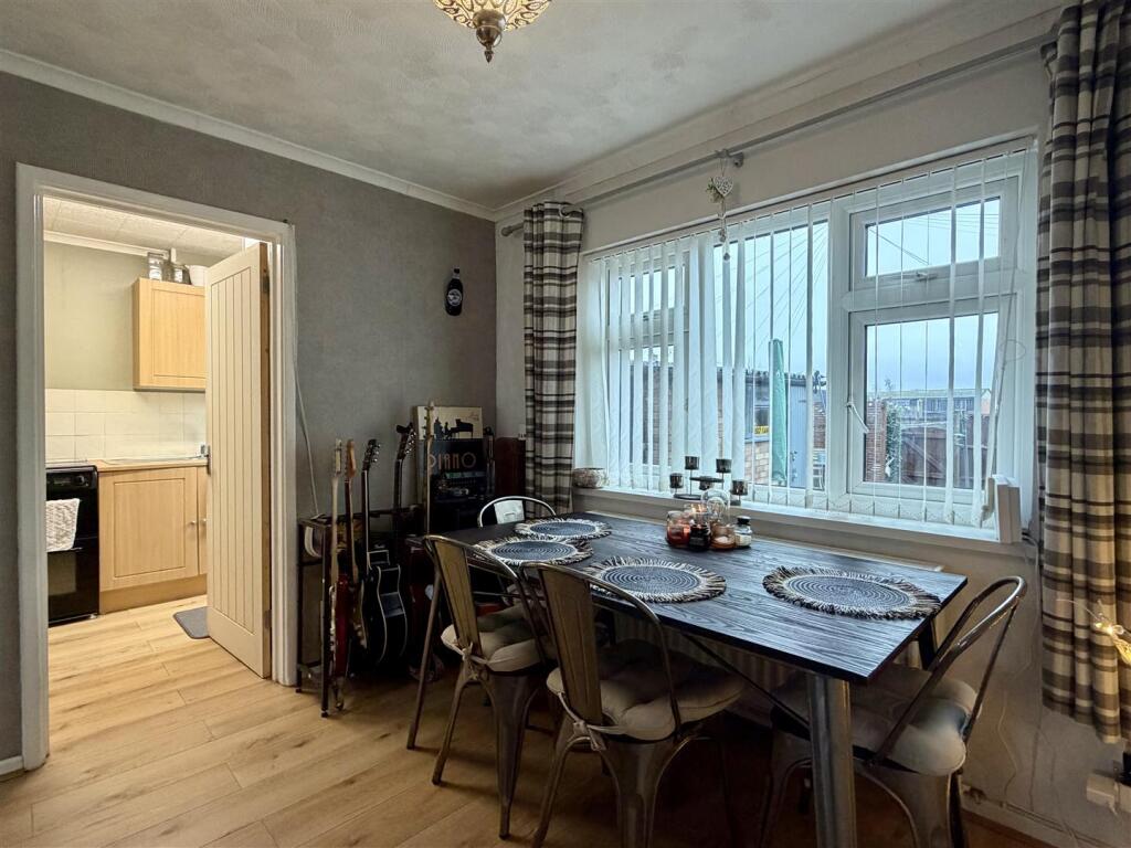 Lounge/dining room