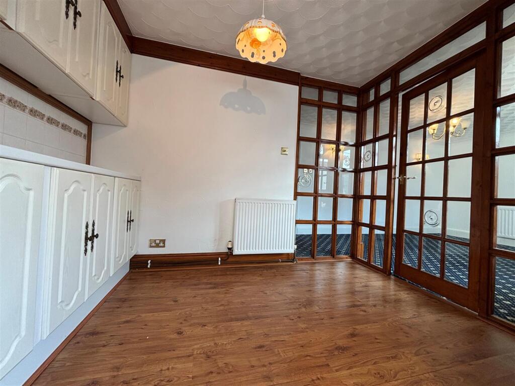 Dining Area 1.jpg