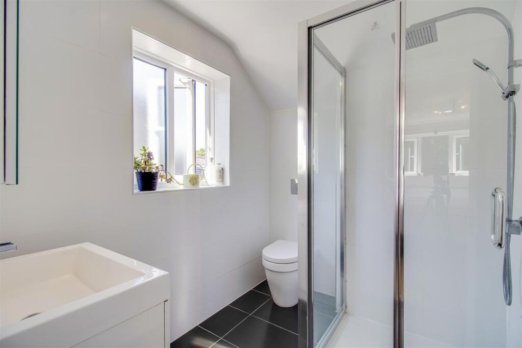 EN SUITE SHOWER ROOM/W.C.