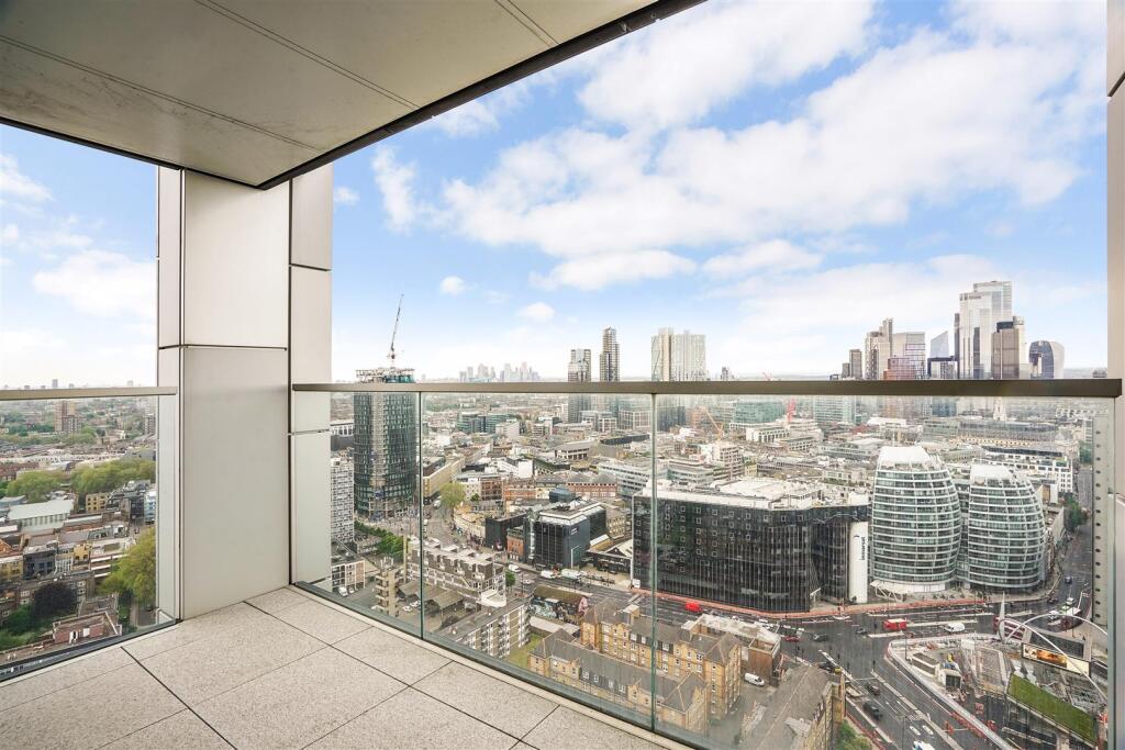 Flat 2508, 145 City Road London    (24).jpg