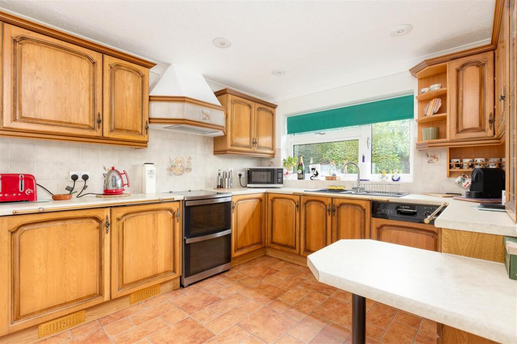 9 Milne Close-9.jpg