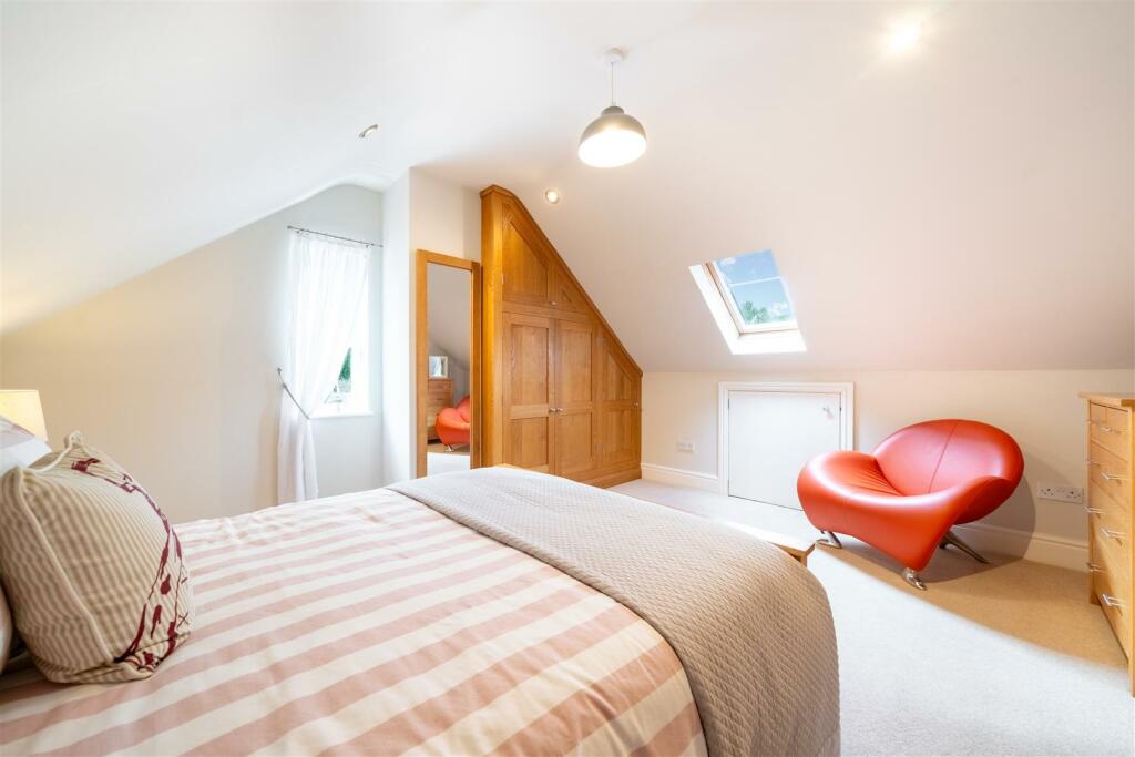 Bedroom 1-3.jpg