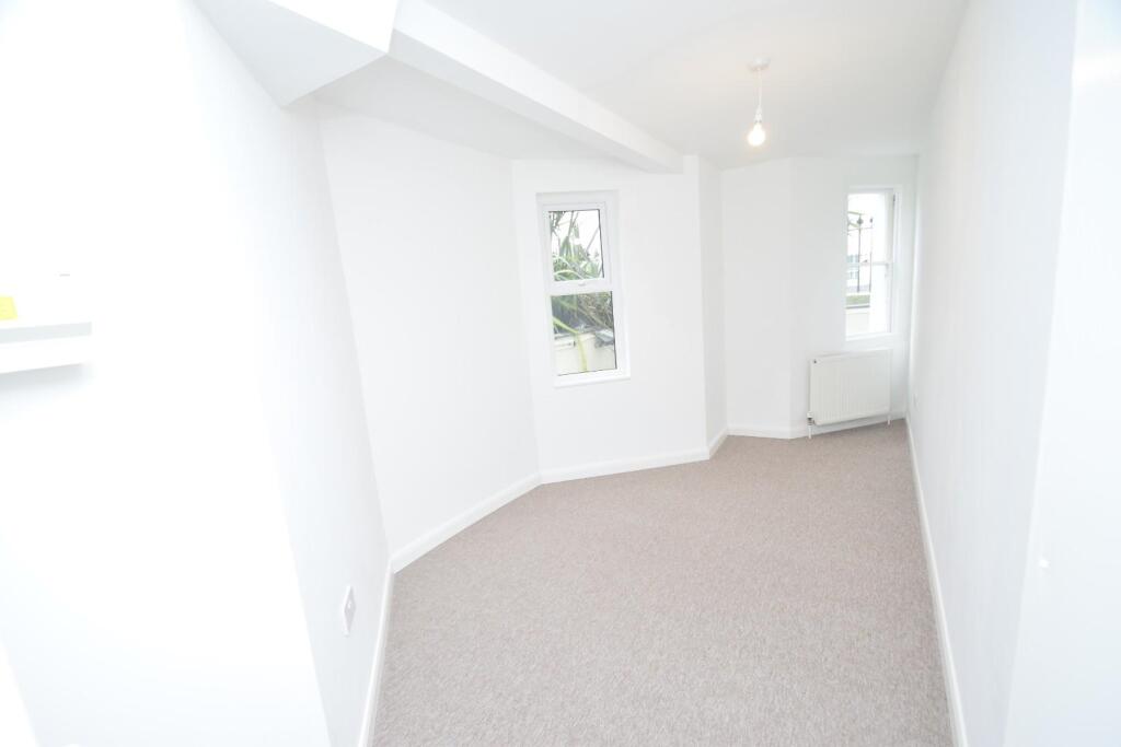 8 Pevensey Road Bed.jpg