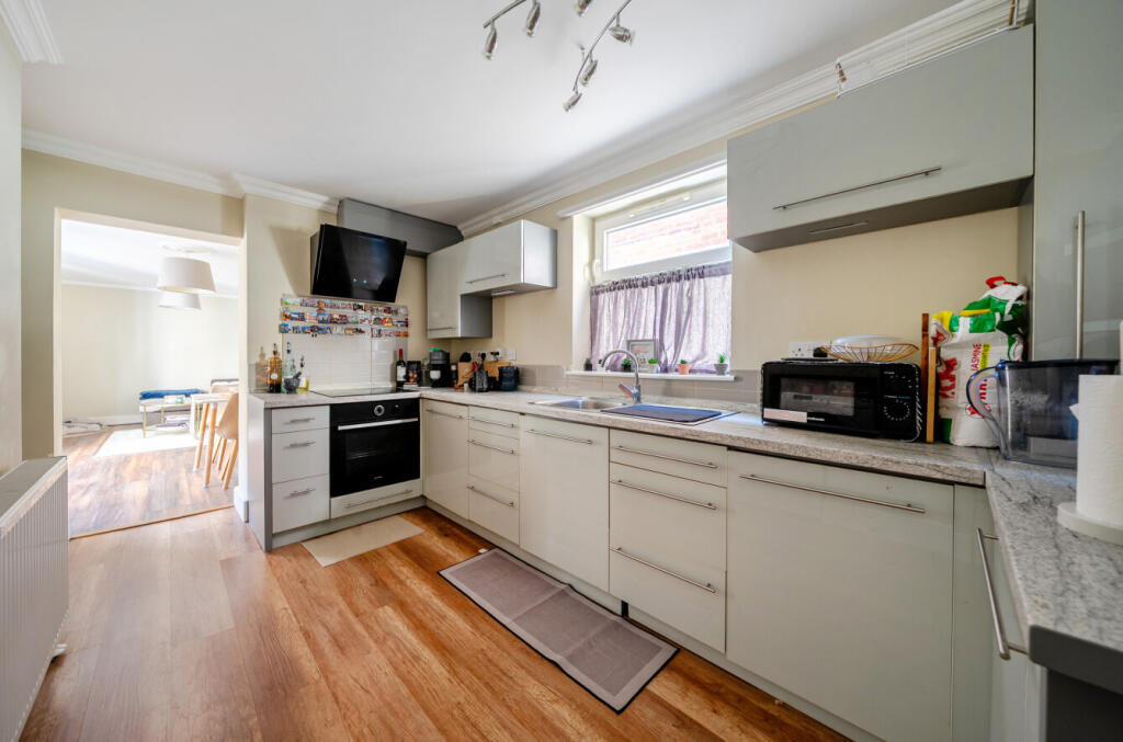 1361944-7-68dbe0a...