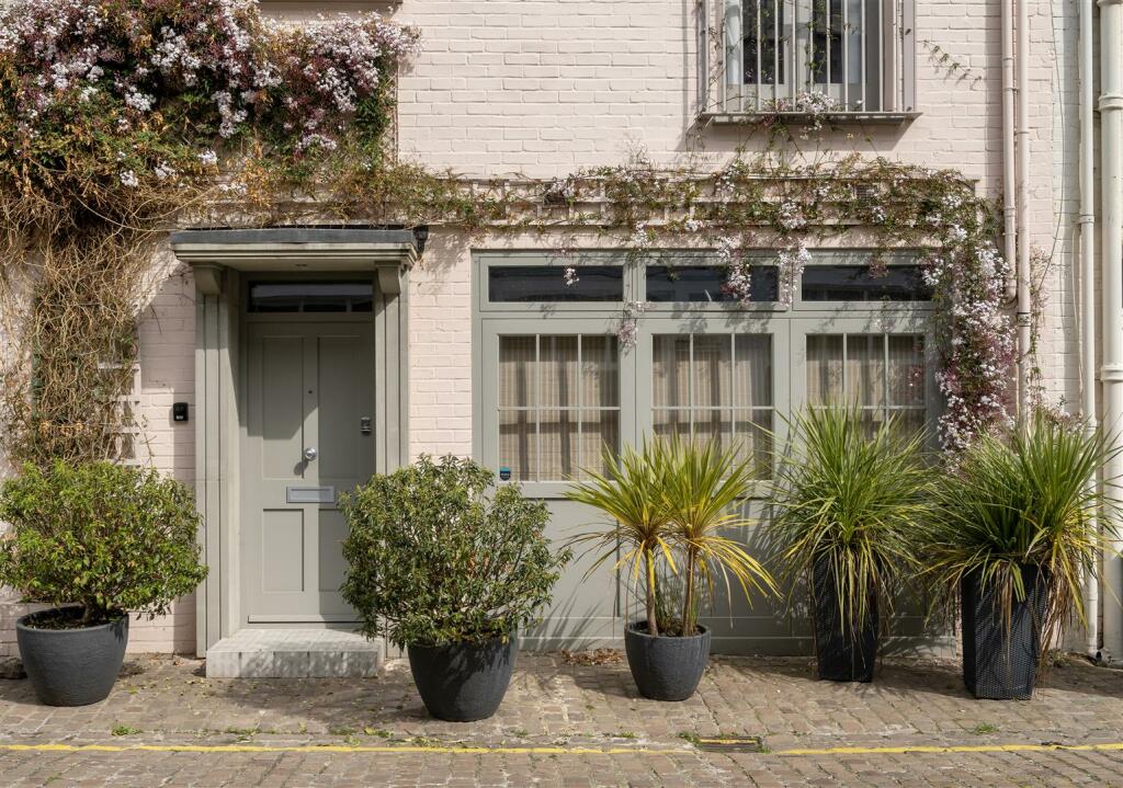 Maskells-9 Petersham Mews-2_Hi.jpg