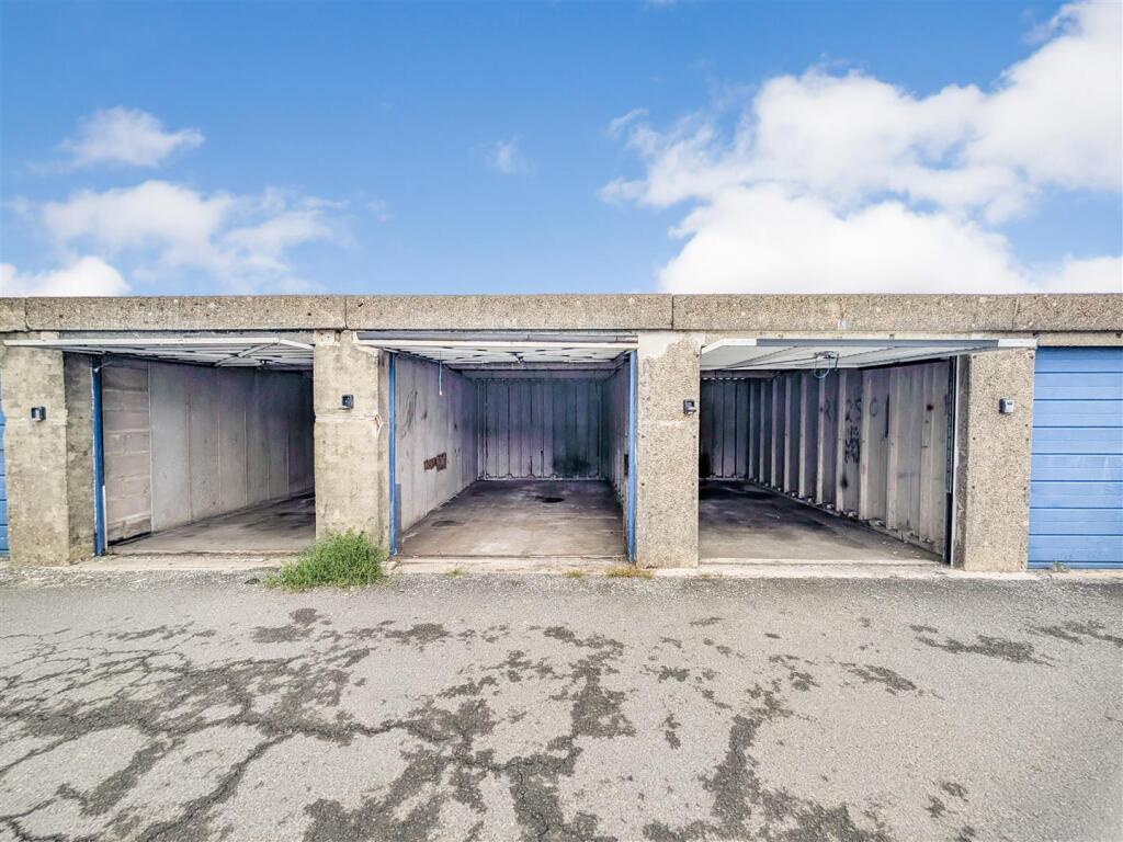 Garages 14, 15, 16 Collingwood Road Dartmouth, Dev