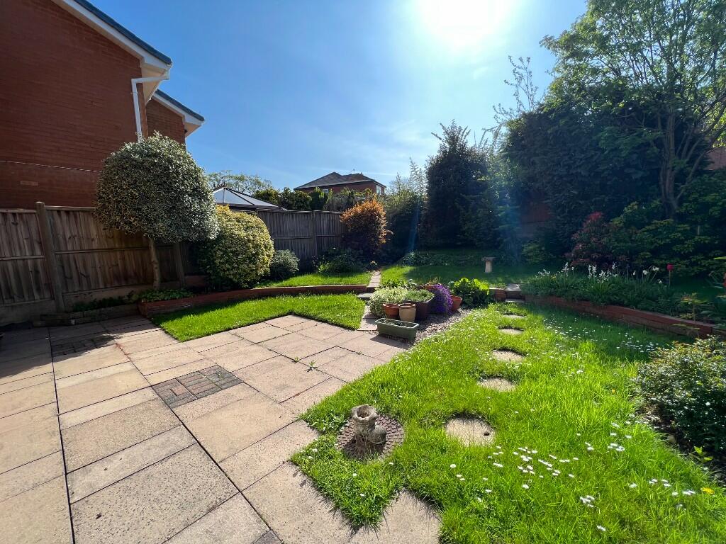 SOUTH FACING GARDEN