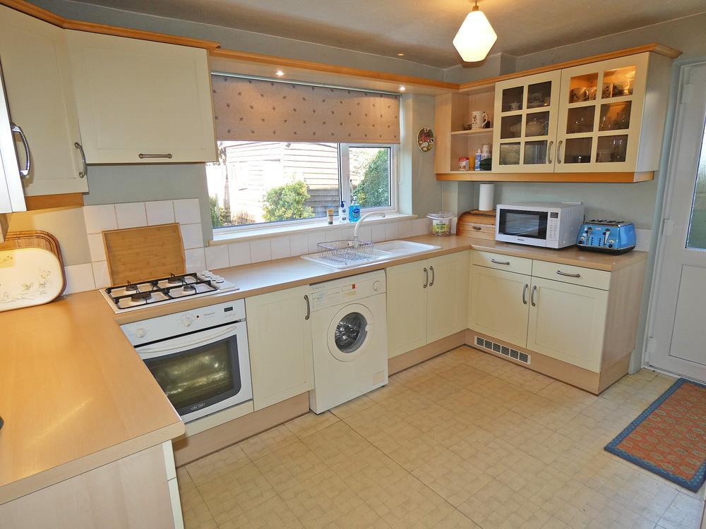 2283kitchen.jpg