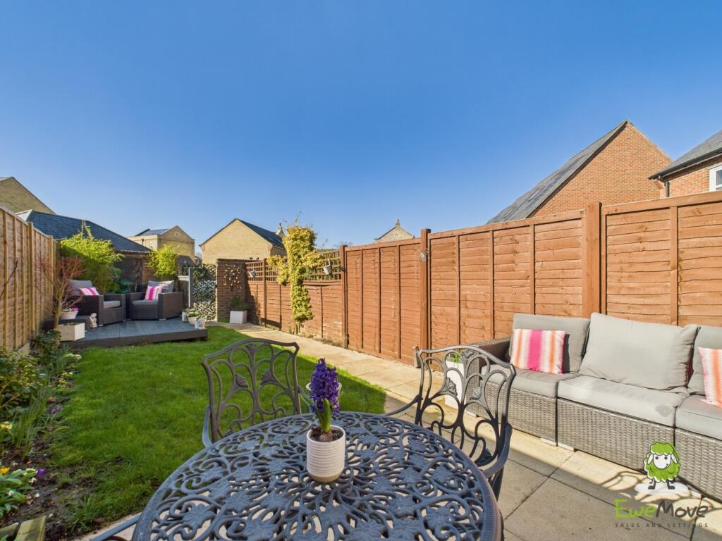 CAM03778G0-PR0174-STILL008