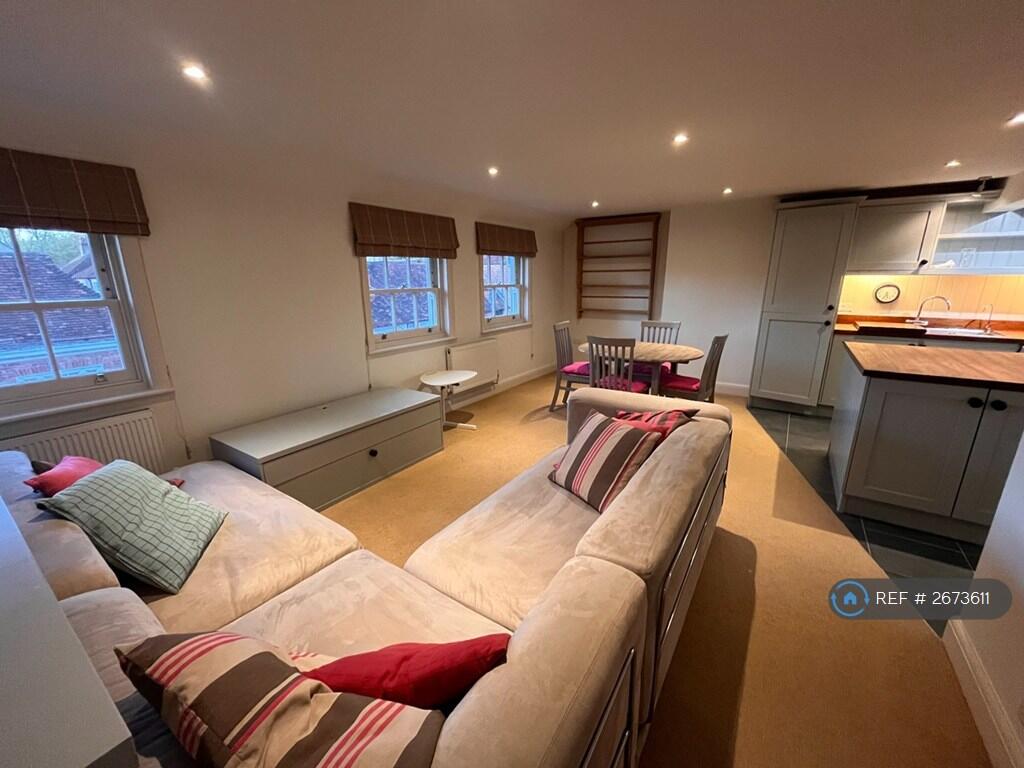 Lounge And Dining Area 3rd View