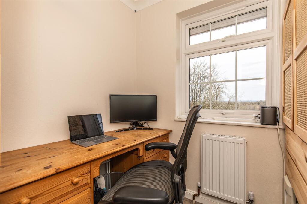 2 Sackville Close17.jpg