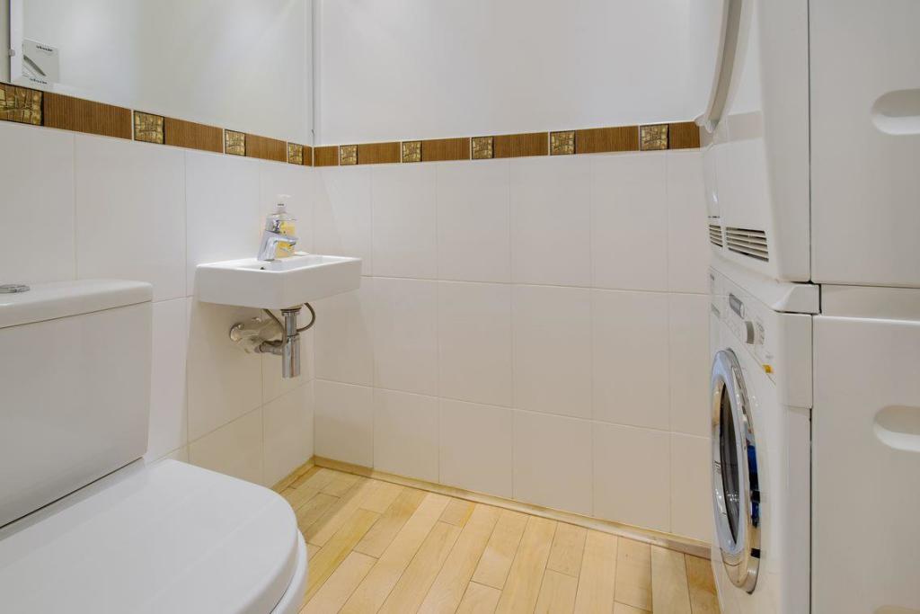 cloak room.jpg